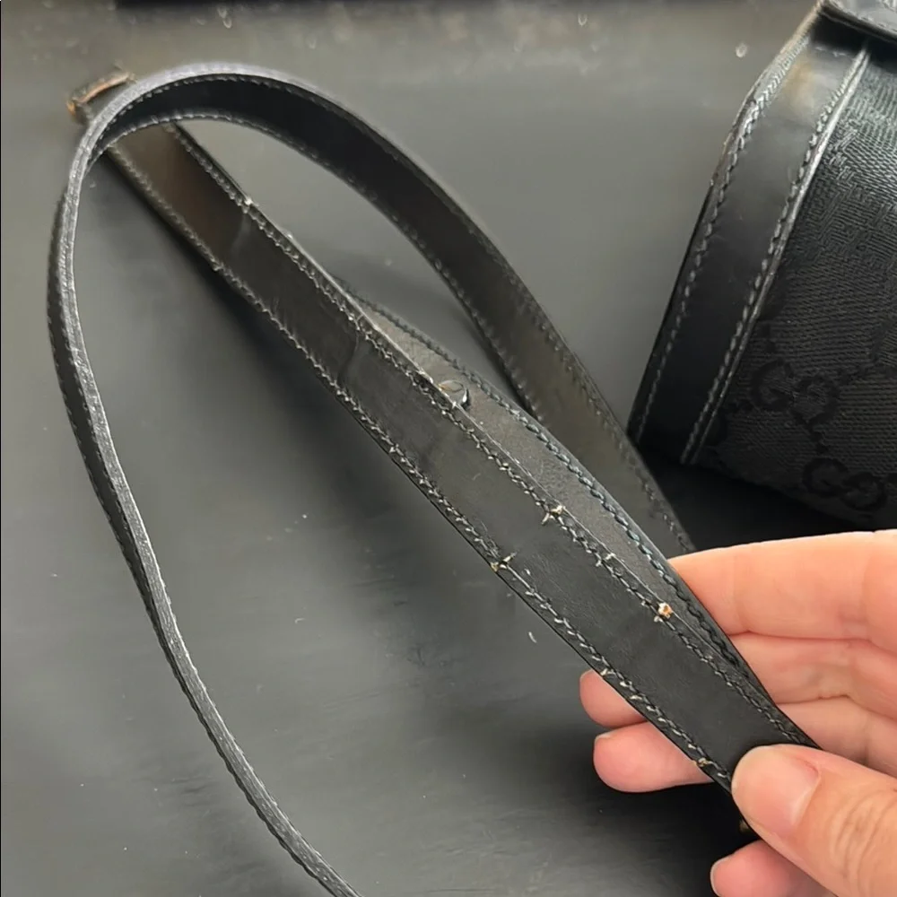 Gucci Black Crossbody Bag with Green and Red Web Stripe